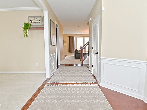 3rd image of 712 Settlers Walk