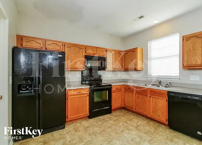 225 Brycewood Dr — Photo 4