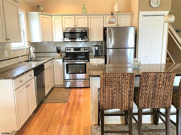3rd image of 2409 Haven Ave #2