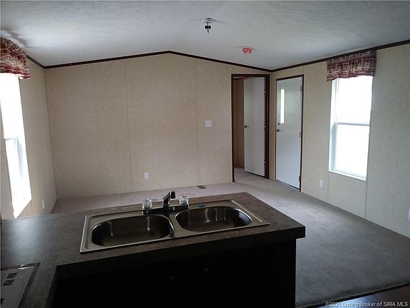 2nd image of 8165 Berkshire Pointe Dr NE