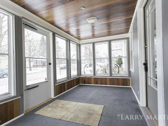 5th image of 2031 Prospect Ave NE