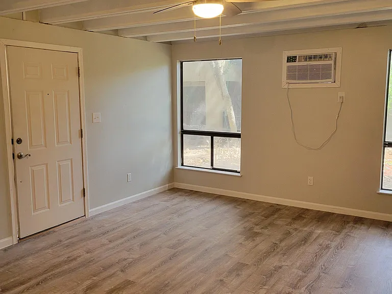 5916 Lago Vista Way #B — Photo 7