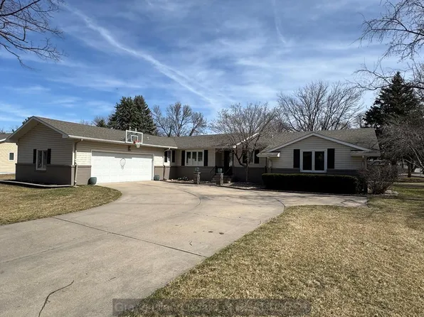 2407 Arrowhead Rd, Grand Island, NE 68801