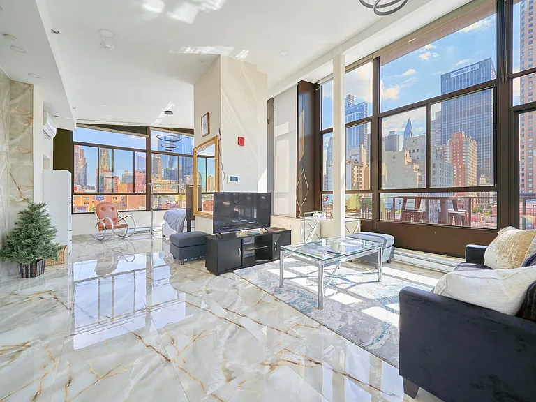 402 W 50th St #PENTHOUSE — Photo 5
