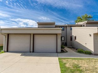 906 Prairie Meadow Ct, Waterloo, IA 50701