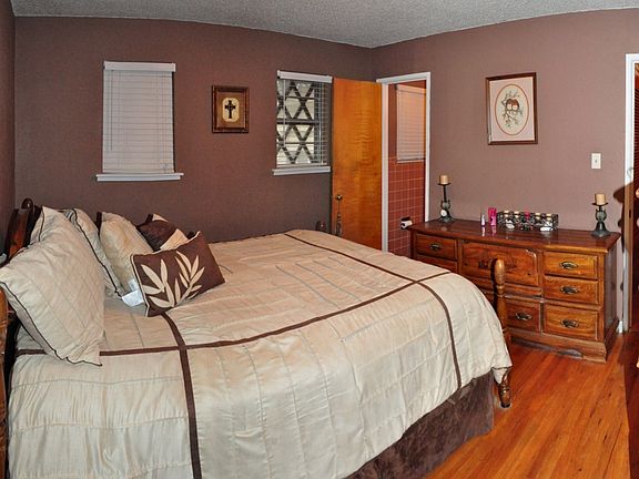 5th image of 4659 Briarwood Dr