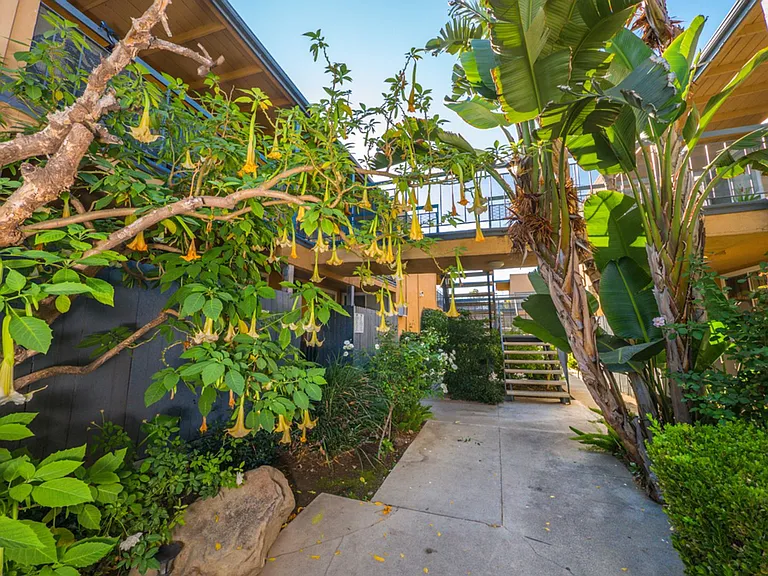 7351 Variel Ave — Photo 29