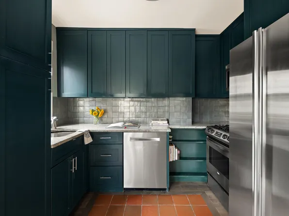 315 East 69th Street image 3 of 8