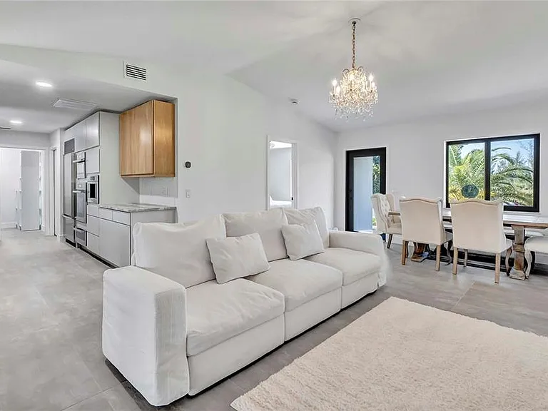 15180 Lyneburg Ave — Photo 45