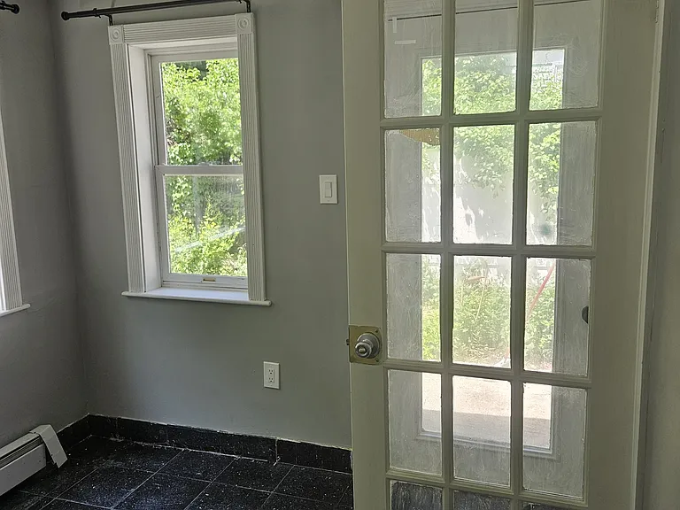 14 Hillside St — Photo 7