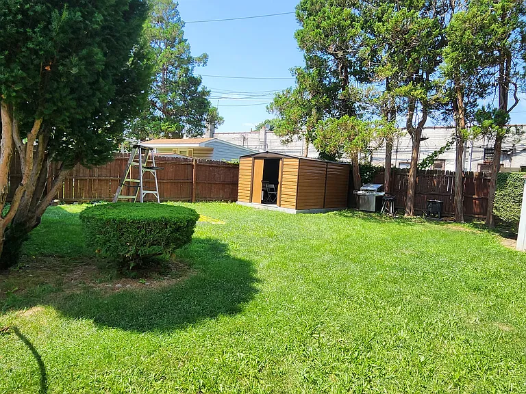 1820 Berwyn St — Photo 18