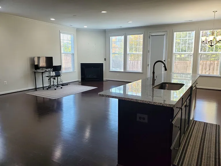 42513 Benfold Sq — Photo 8