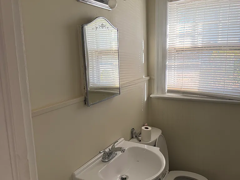1012 Hammond St — Photo 4
