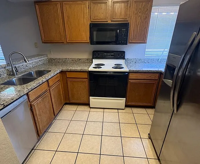 7040 W Olive Ave #92 — Photo 4