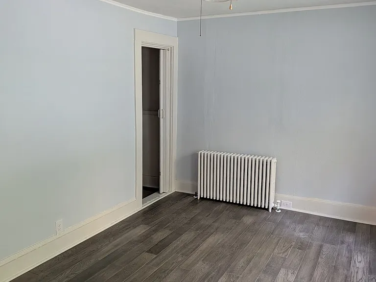 729 Center St — Photo 6