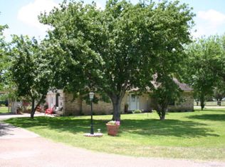 716 Hengst Rd, Port Lavaca, TX 77979