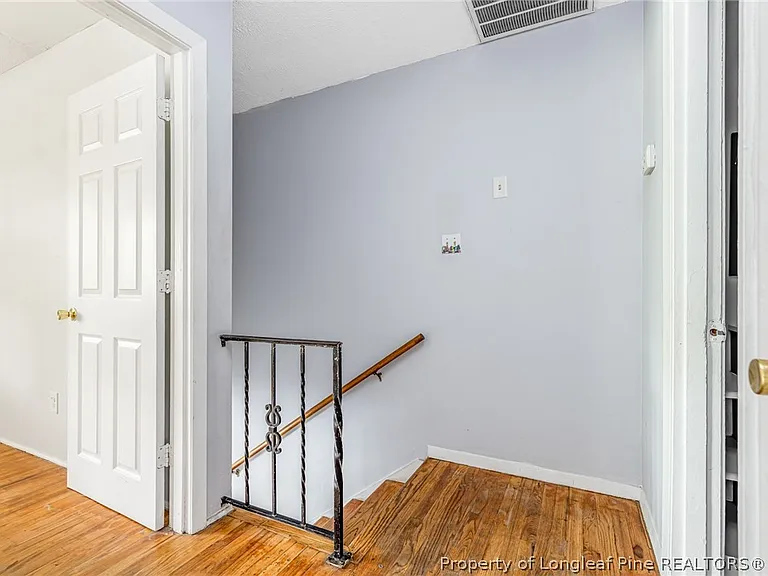 2328 Barrington Cir — Photo 20