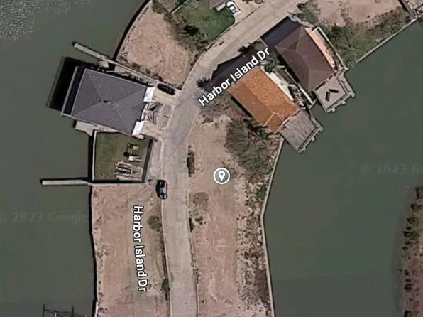 1471 Harbor Island Dr, Pt Isabel, TX 78578
