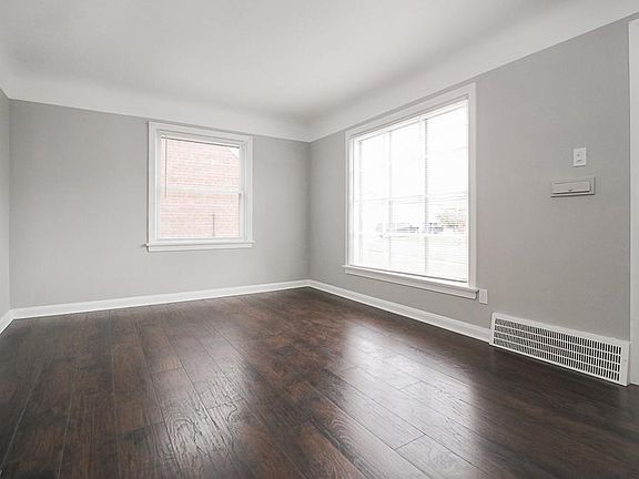3rd image of 3427 Grovewood Ave