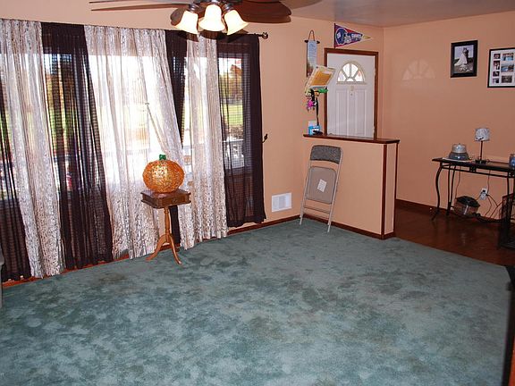 3rd image of 916 Surf Ave