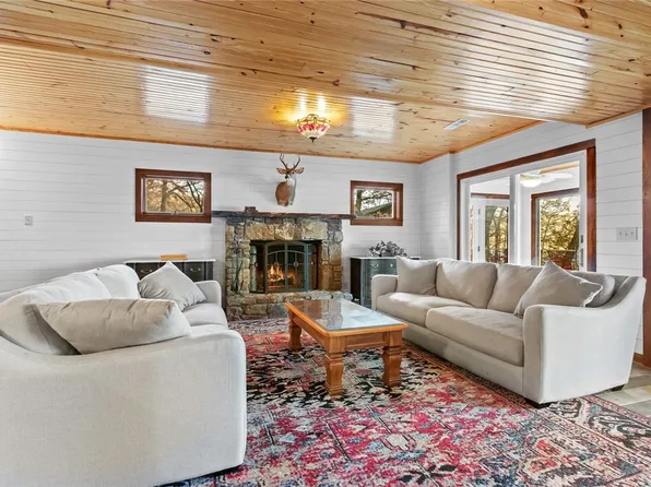 11804 White Oak Dr, Garfield, AR 72732