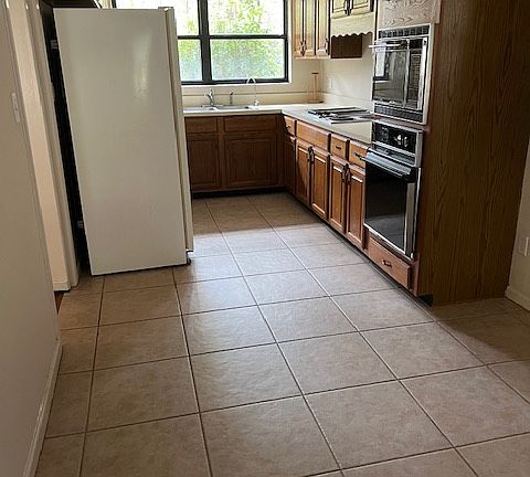 4th image of 1800 NW 10th Ave