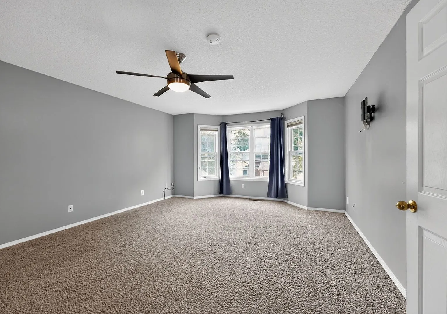 Spacious 4BR House in Tualatin — Photo 3