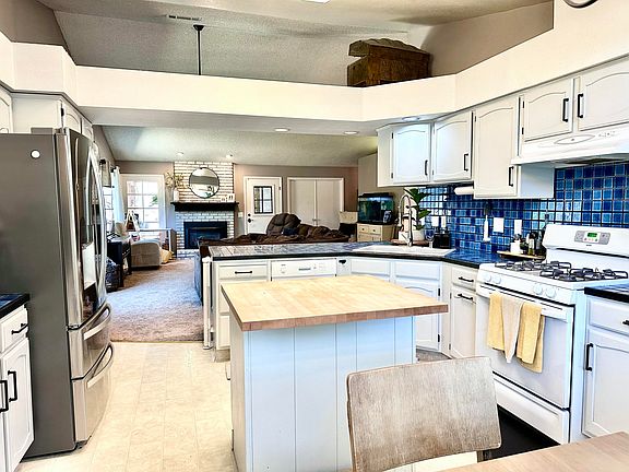 5th image of 900 N Oakwood Court