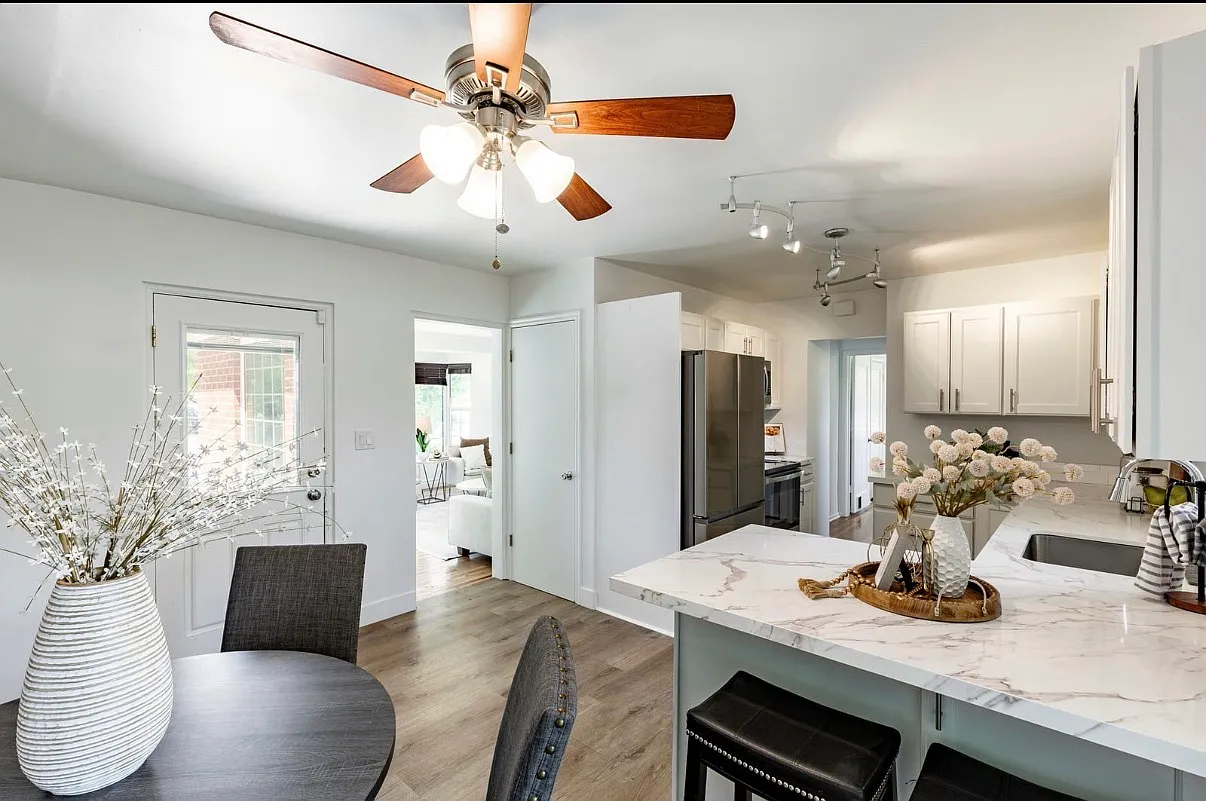 4 bed, 1805 sqft, $2,895 — Photo 2