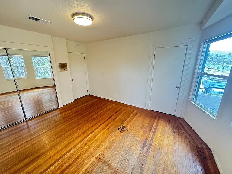 1835 Carleton St — Photo 13