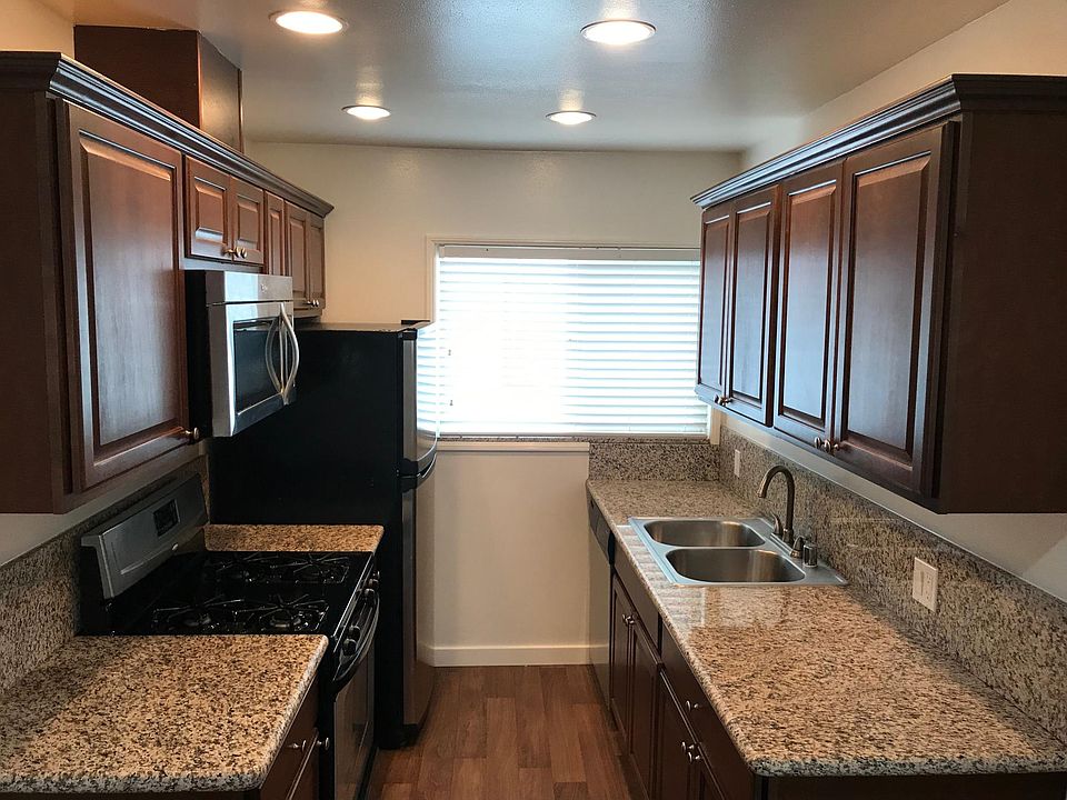 1st image of 1550 Woodruff Ave #4