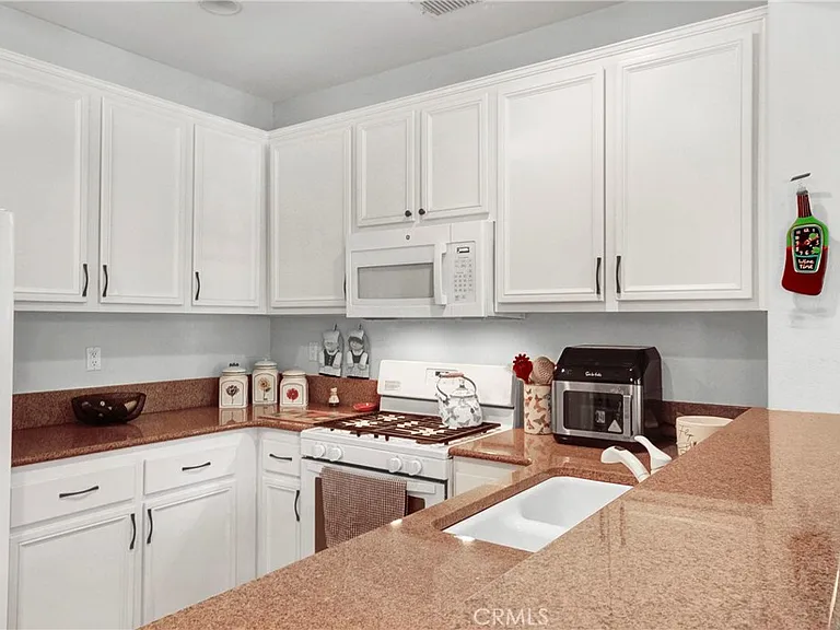 183 Sklar St — Photo 5