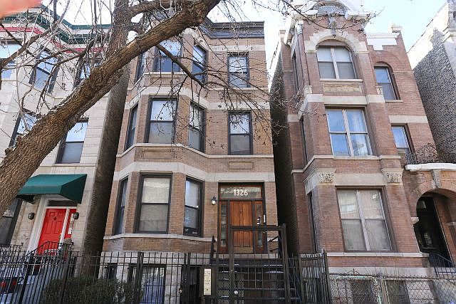 1st image of 1326 N Claremont Ave APT 1