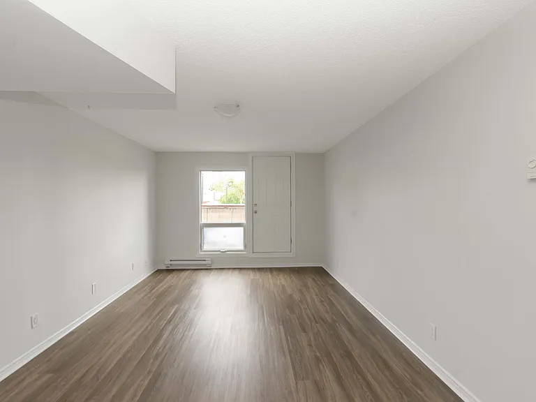 12 Colborne St E #206 — Photo 7