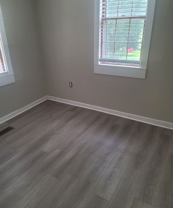 1st image of 610 Fertilizer Rd