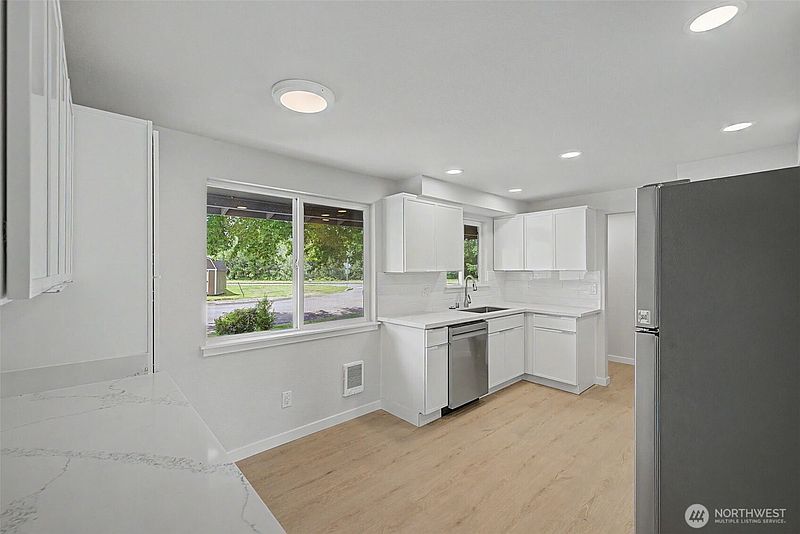 5th image of 1011 Calkin Place