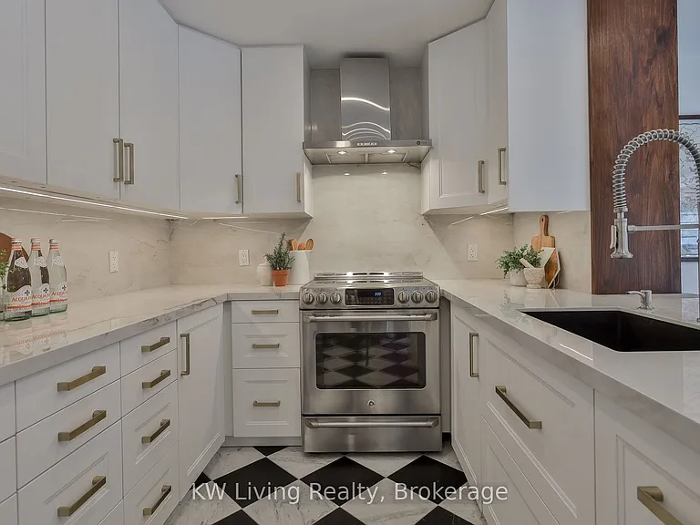 452 Davisville Ave — Photo 10