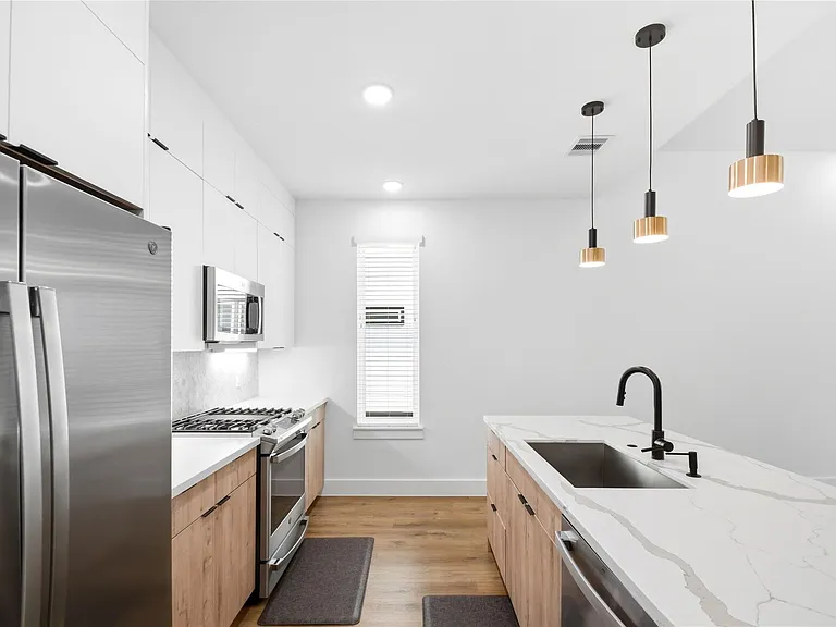 1307 Bayou St #B — Photo 11