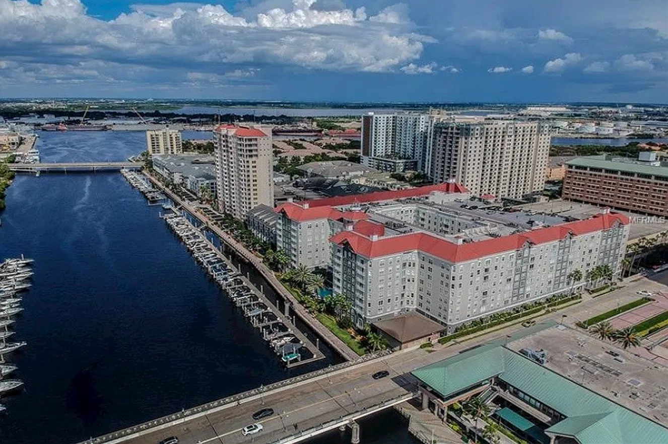 2 bed, 967 sqft, $2,595 — Photo 2