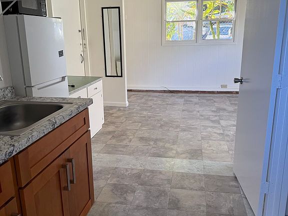 3rd image of 2214 California Ave