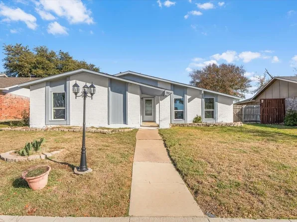 3102 Oak Hill Rd, Carrollton, TX 75007