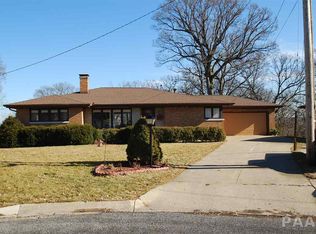 9 Holiday Ave, Bartonville, IL