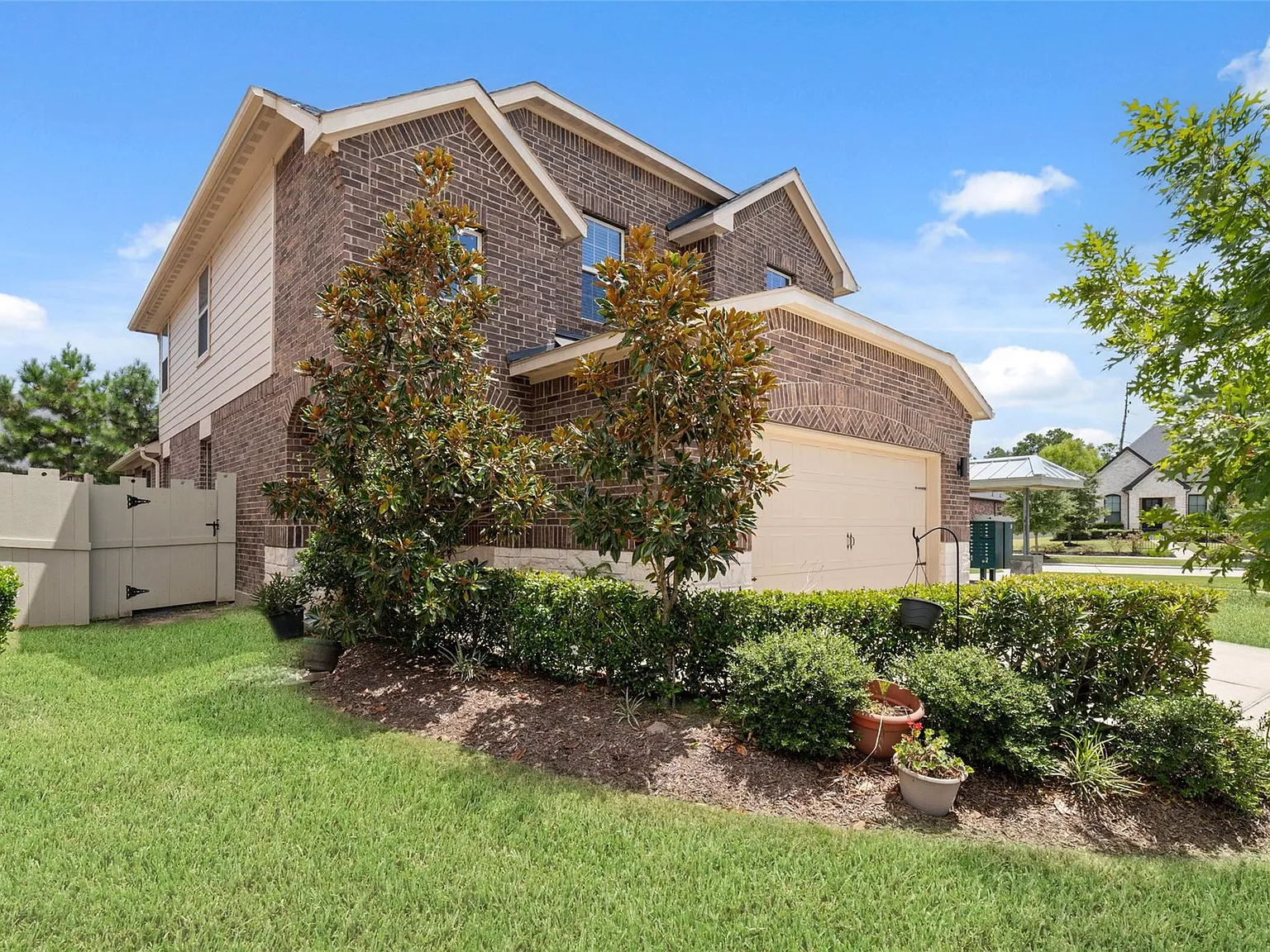 4 bed, 2.5 bath, 2136 sqft, $2,550 — Photo 3