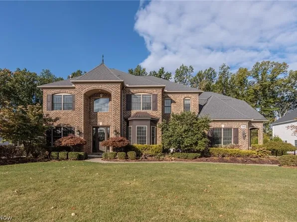 1744 Bur Oak Dr, Westlake, OH 44145