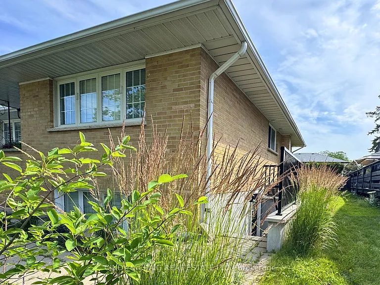 679 Oshawa Blvd N #BASEMENT — Photo 2