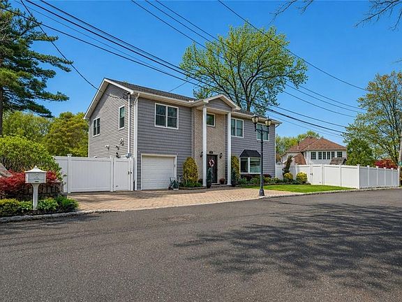 3rd image of 305 Woodvale Ave