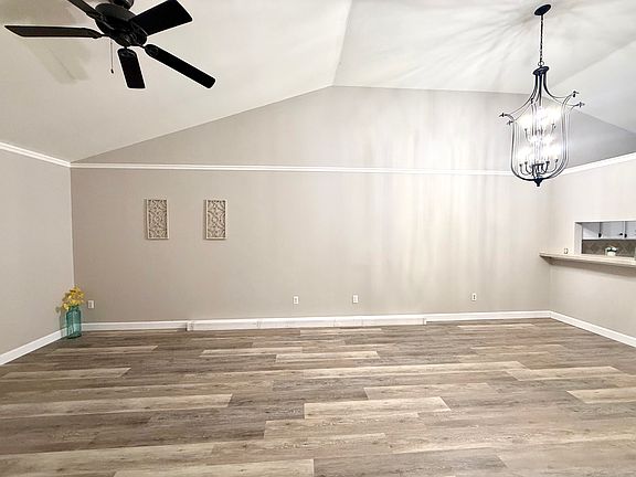 5th image of 3256 Laurel Dale Dr