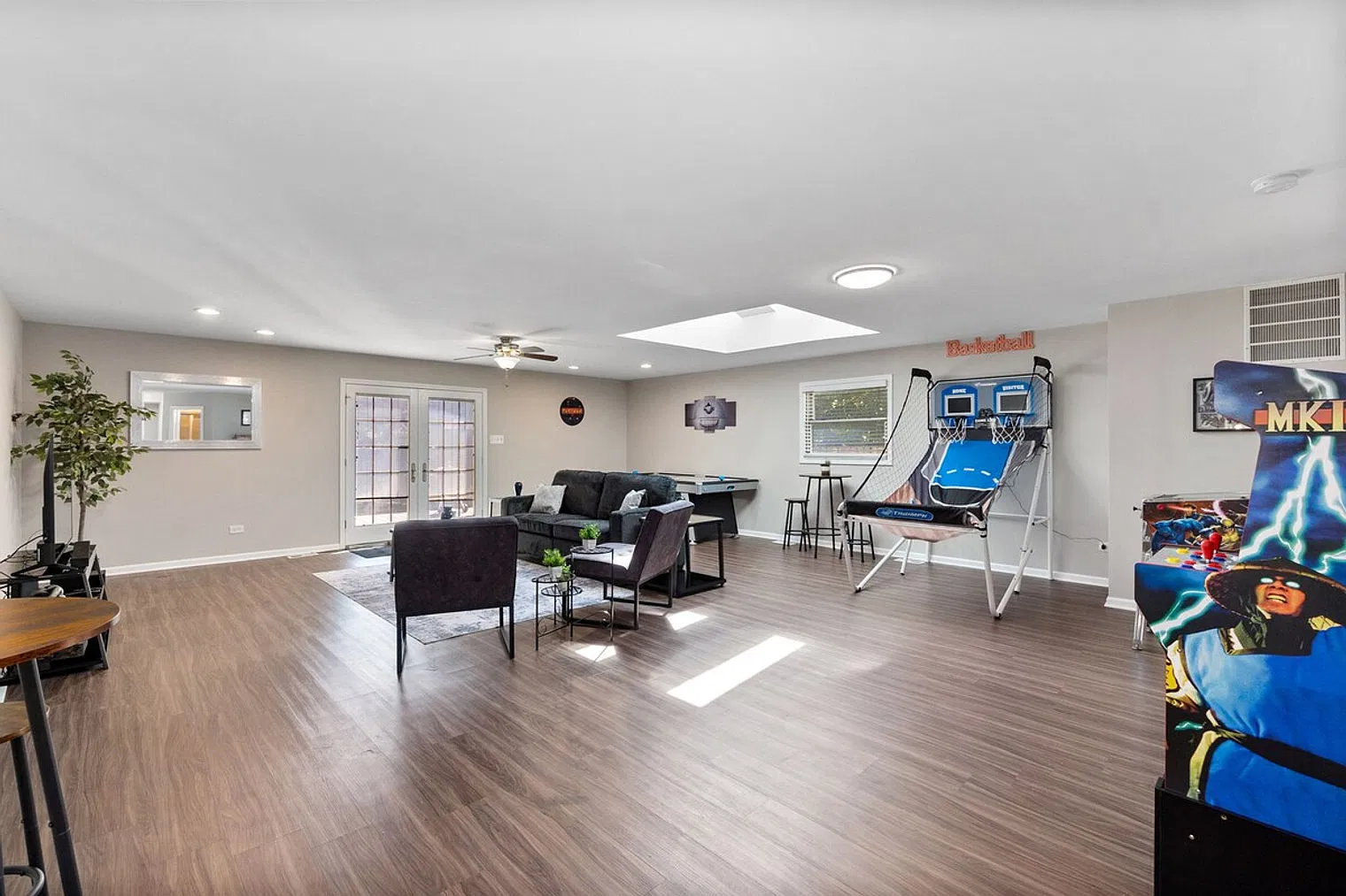 4 bed, 2.5 bath, $21,060 — Photo 2