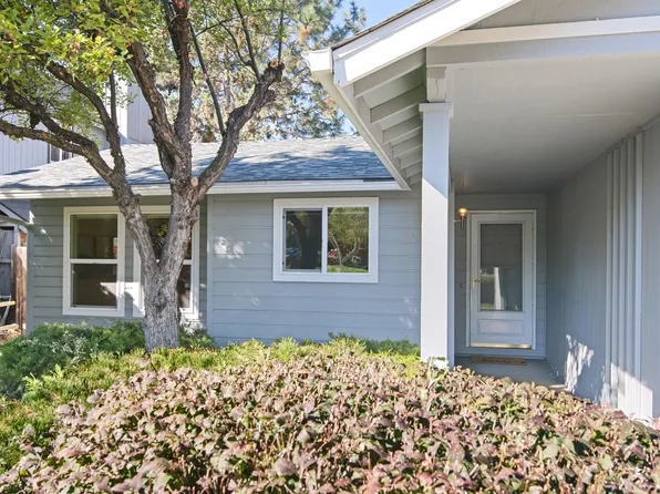 2995 NE Rock Chuck Dr, Bend, OR 97701