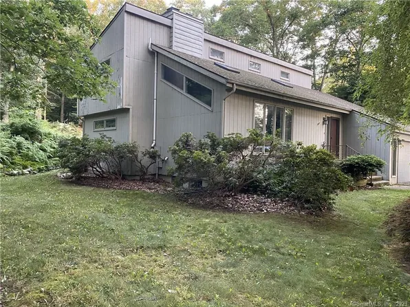 6 Albatross Drive, Ledyard, CT 06339